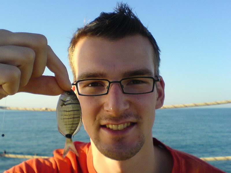 Geißbrasse (Diplodus sargus) beim Angeln im Mittelmeer bei Alanya