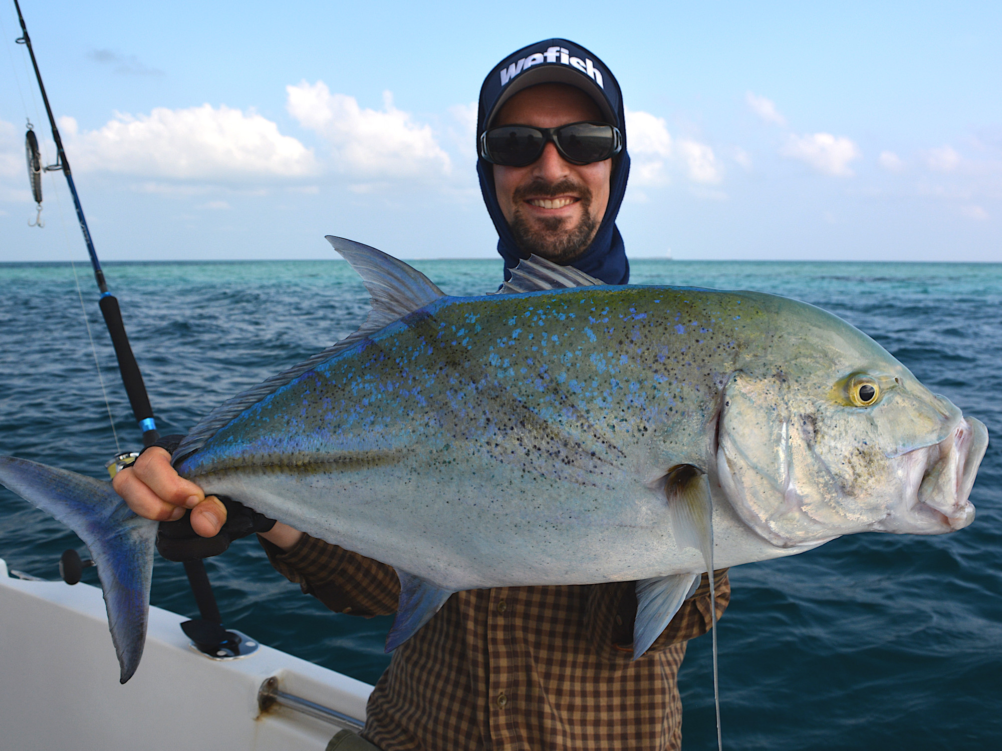 Bluefin trevally (Caranx melampygus) beim Angeln am Riff